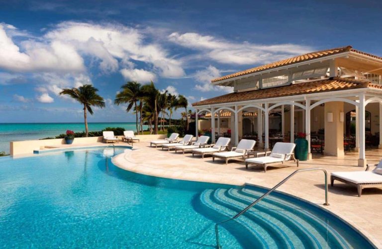 luxury hotels in Dubai with private beach experience